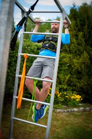 Träna med viktväst i hemmaträningen.