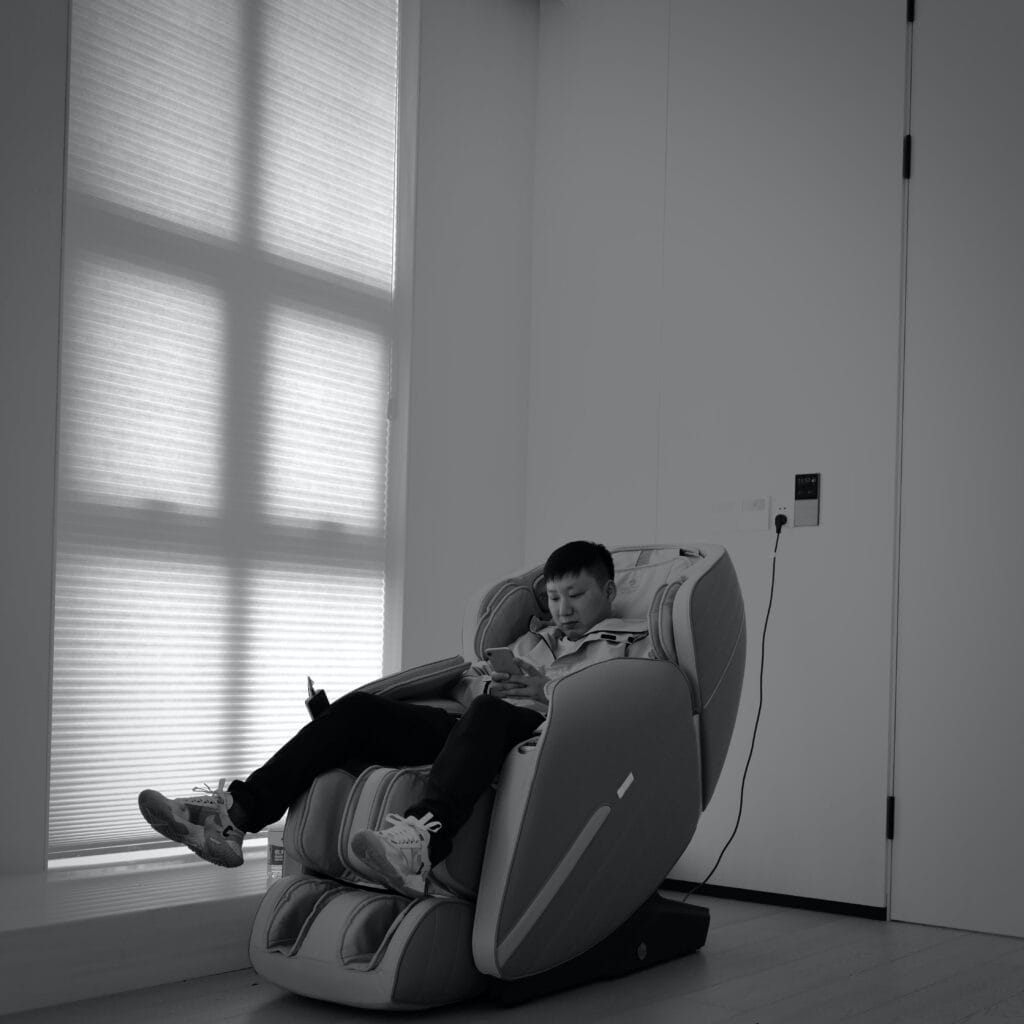 Nöjd konsument i sin massagestol